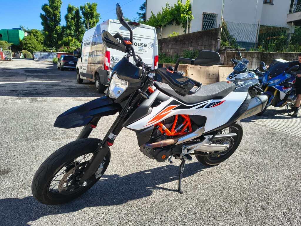 690 SUPERMOTO