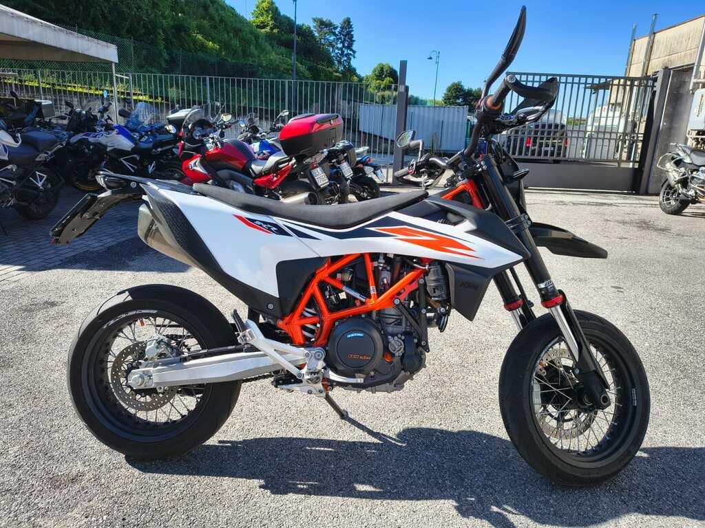 690 SUPERMOTO