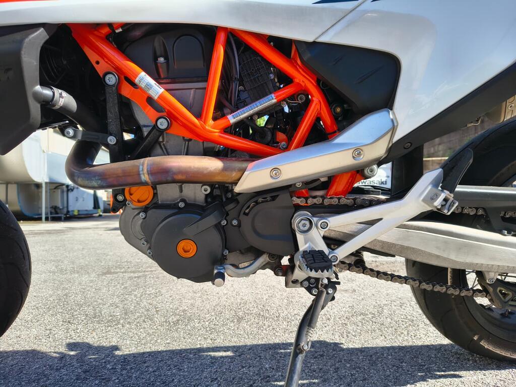 690 SUPERMOTO