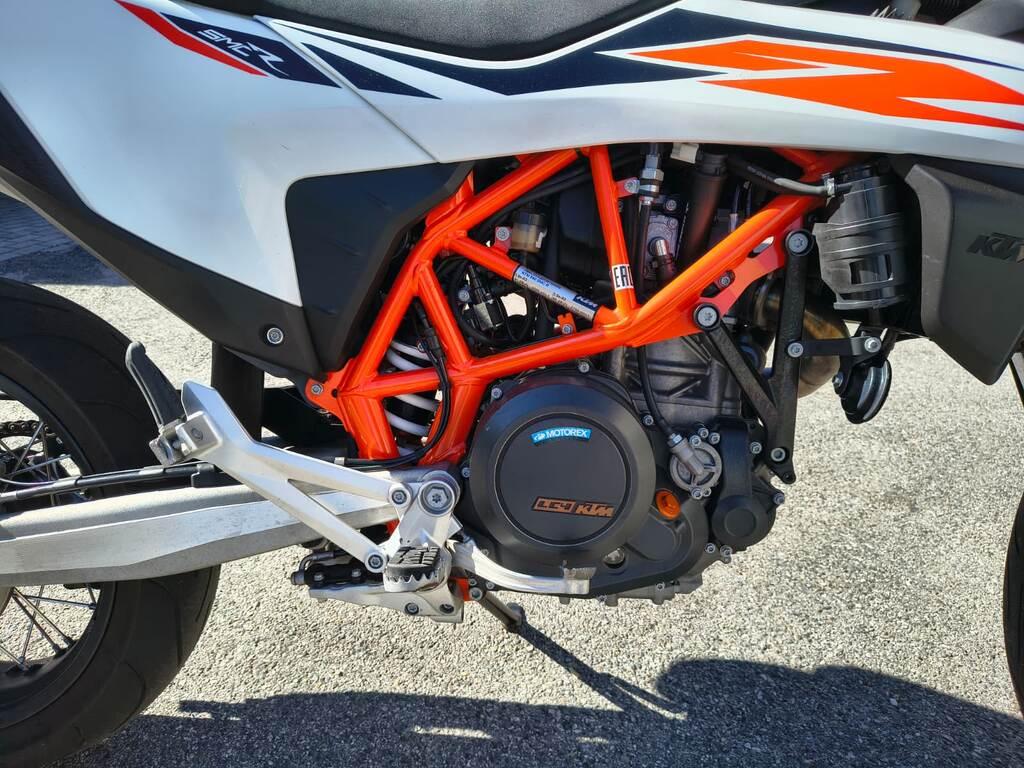 690 SUPERMOTO