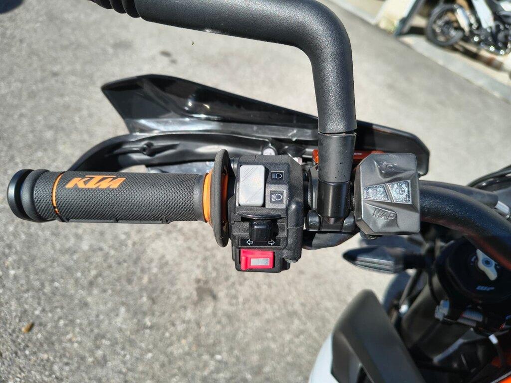 690 SUPERMOTO