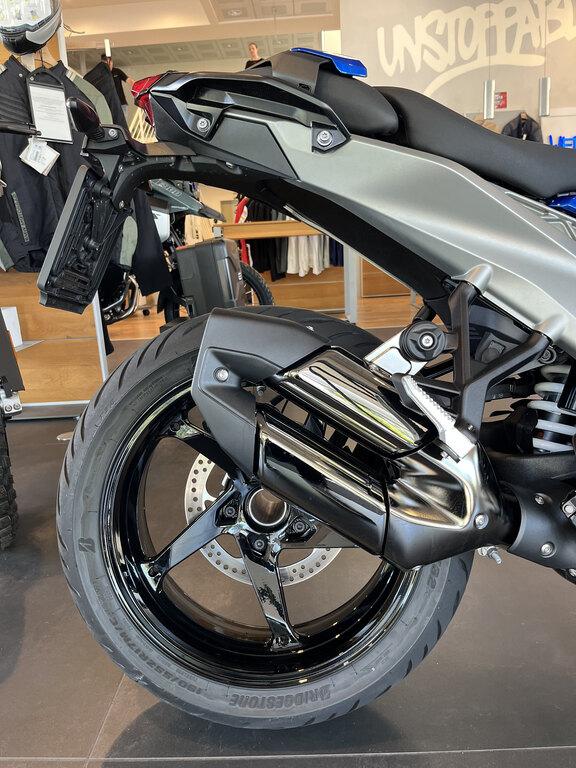 R 1300 R