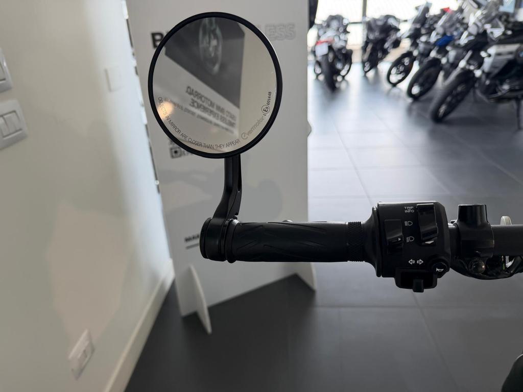 XSR 700
