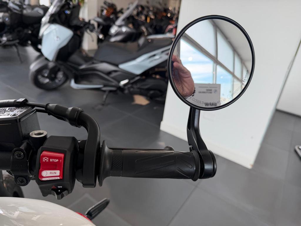 XSR 700