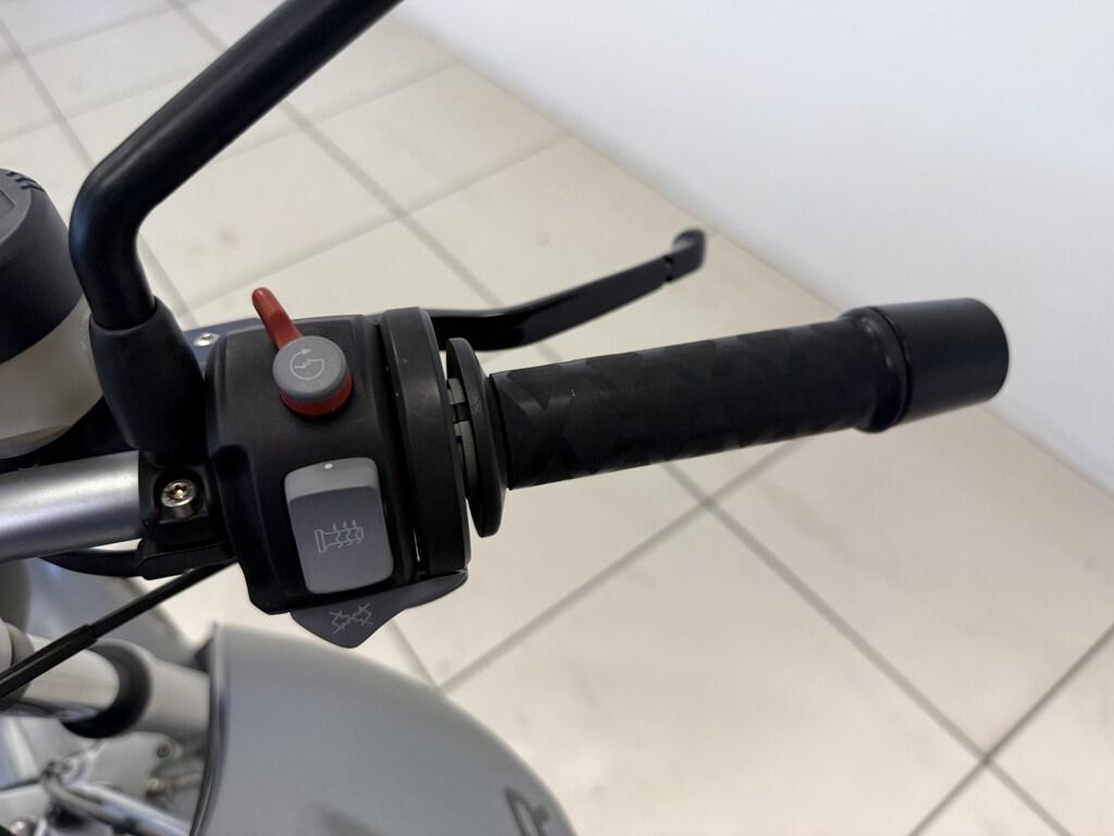 R 1200 R