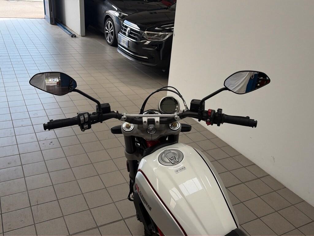SCRAMBLER 800