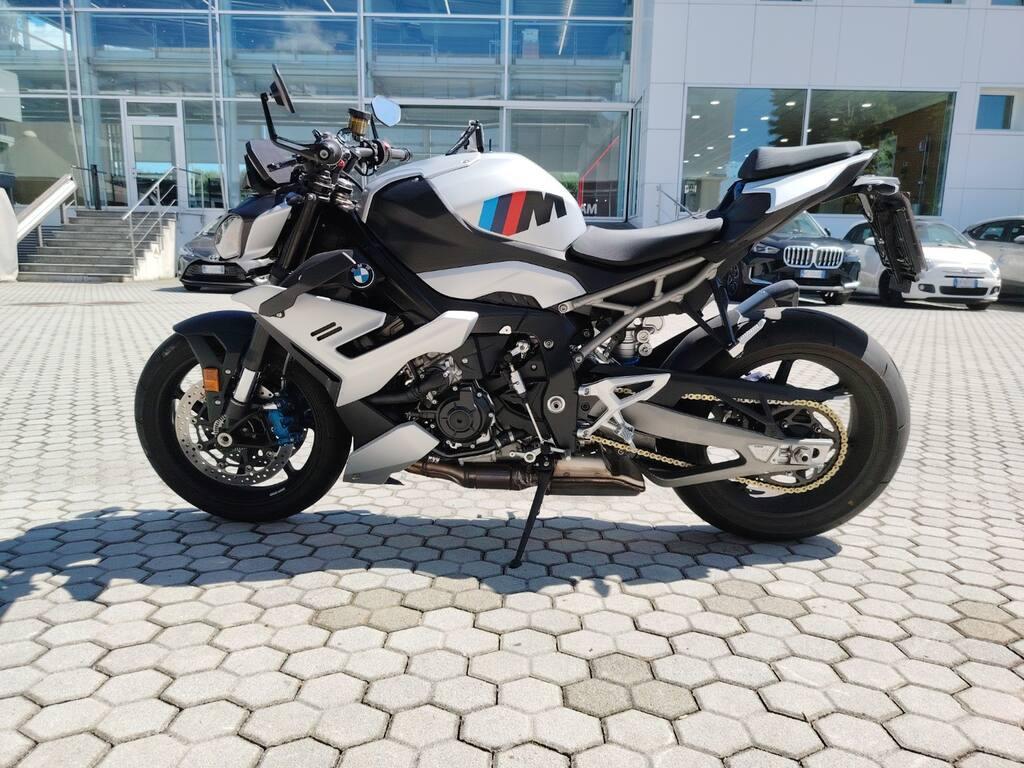 M 1000 R