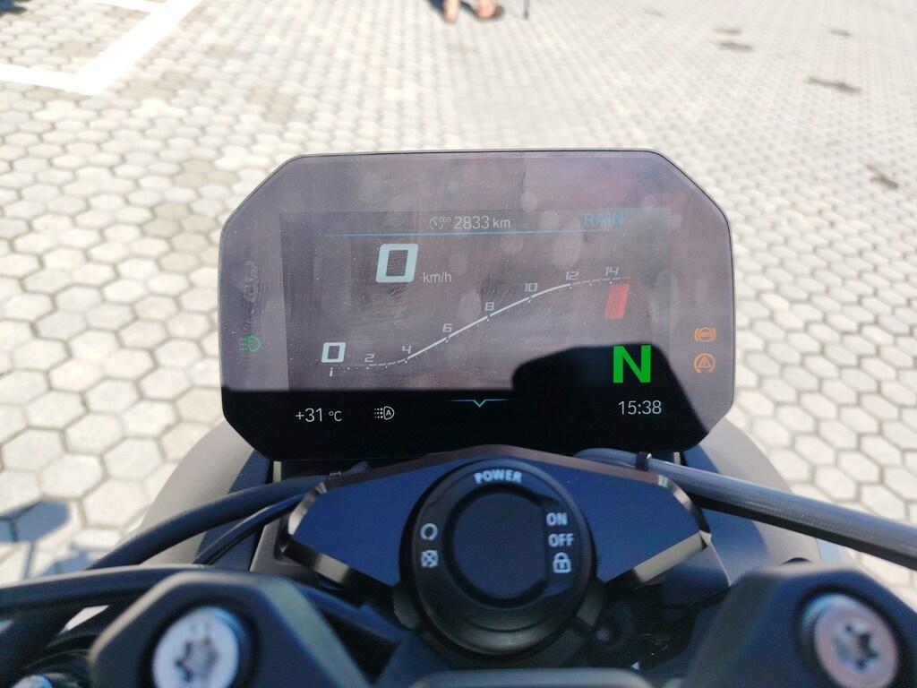 M 1000 R