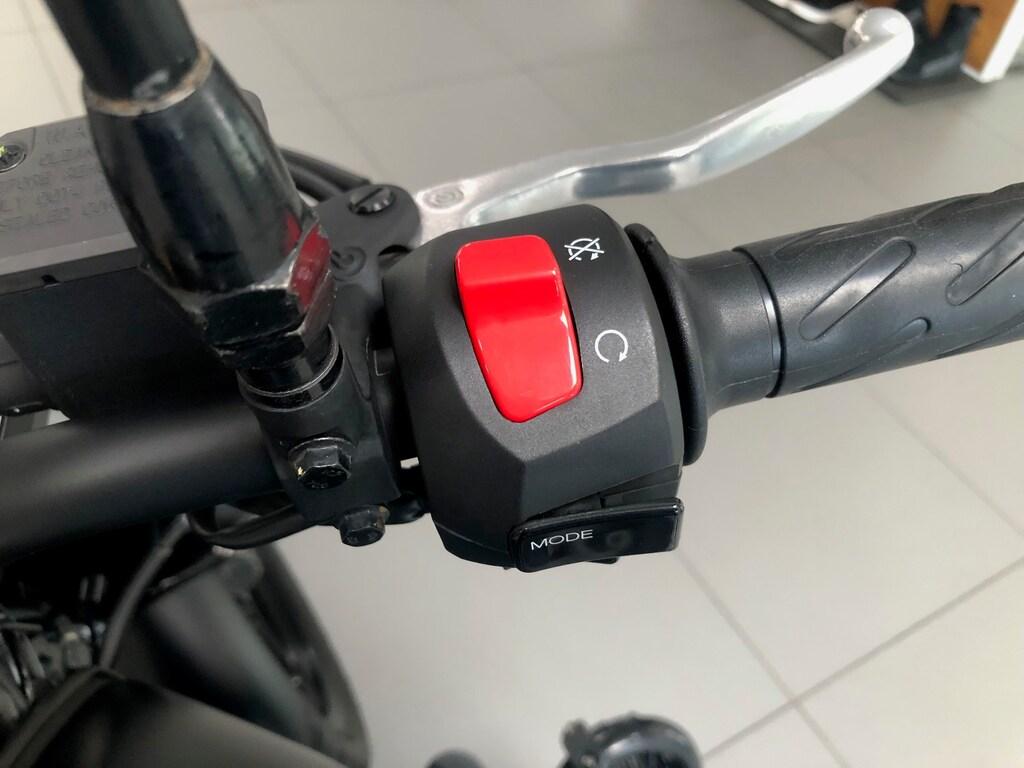 V7 850