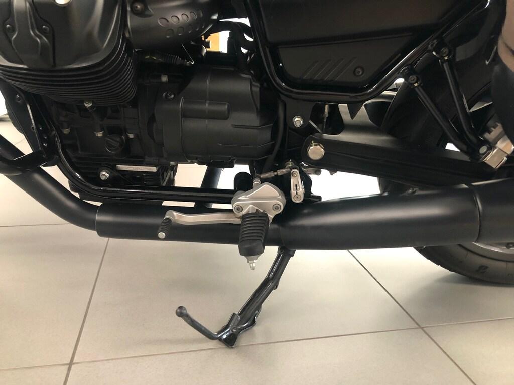 V7 850