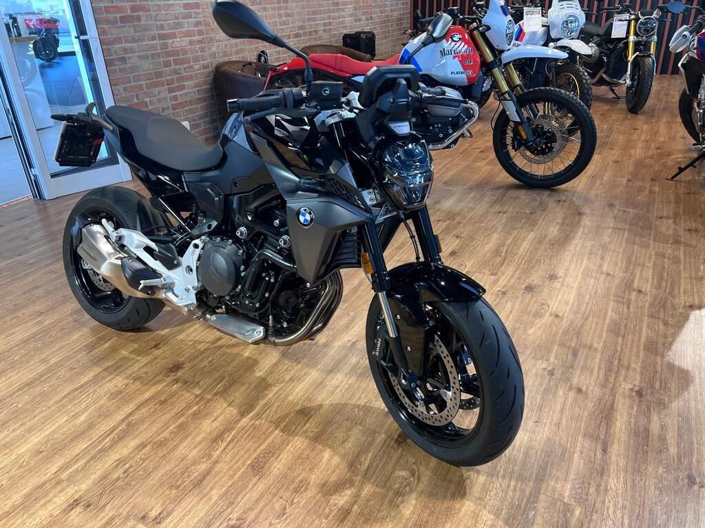 F 900 R