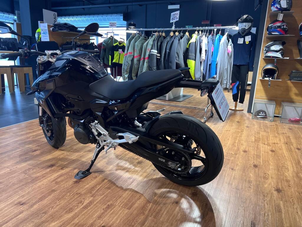 F 900 R