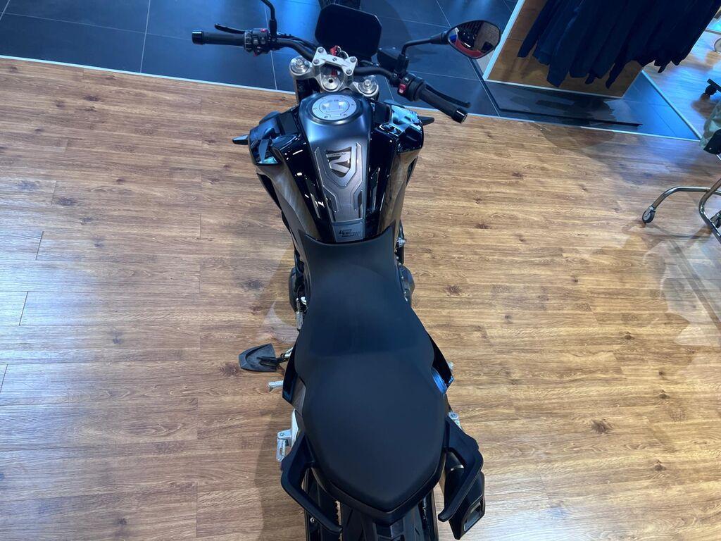F 900 R