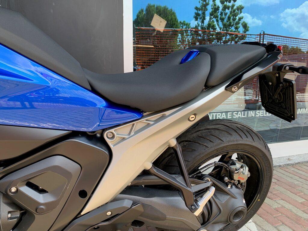 R 1300 R