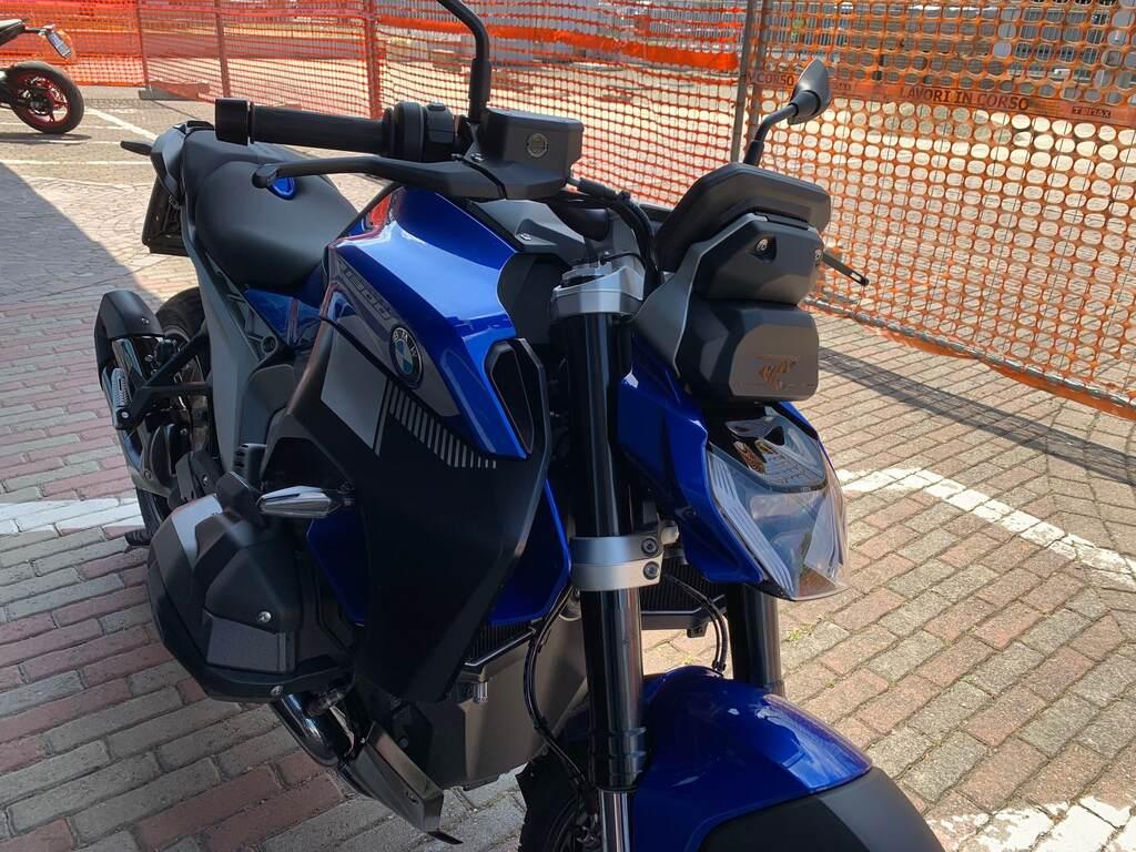 R 1300 R