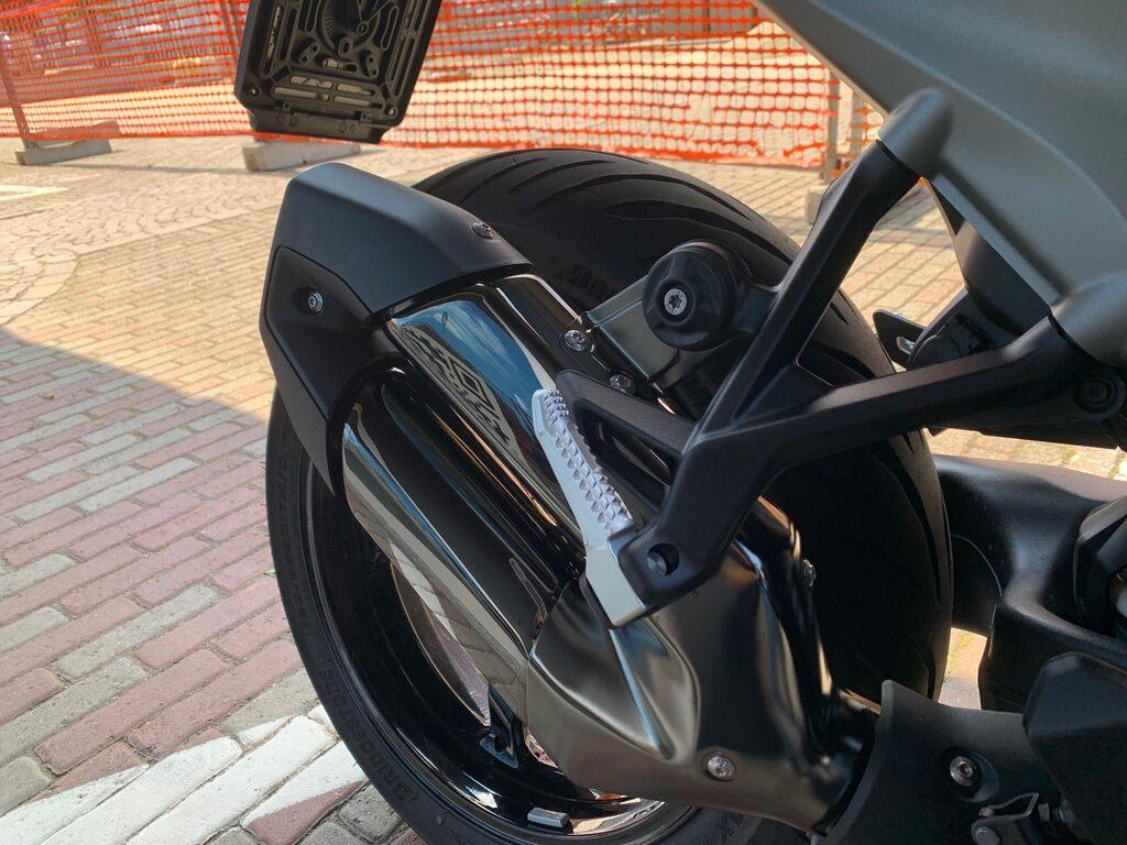 R 1300 R