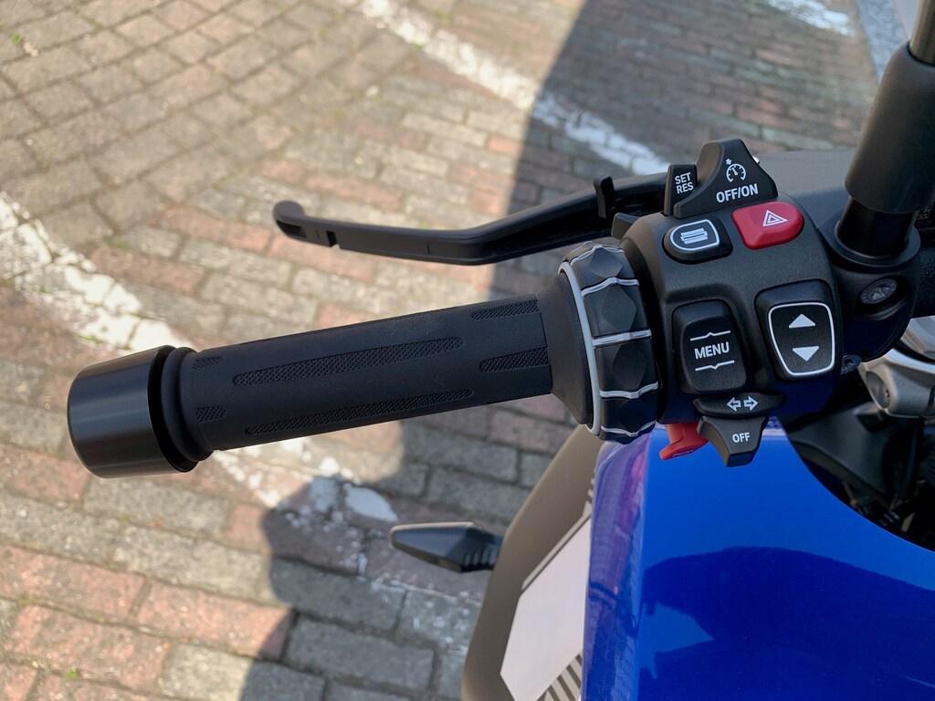 R 1300 R