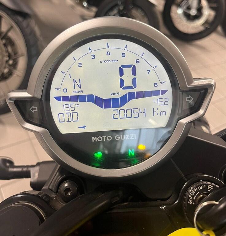 V7 850