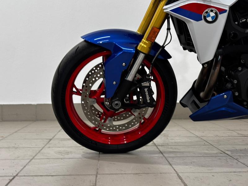 F 900 R