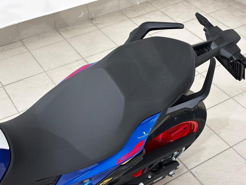 F 900 R