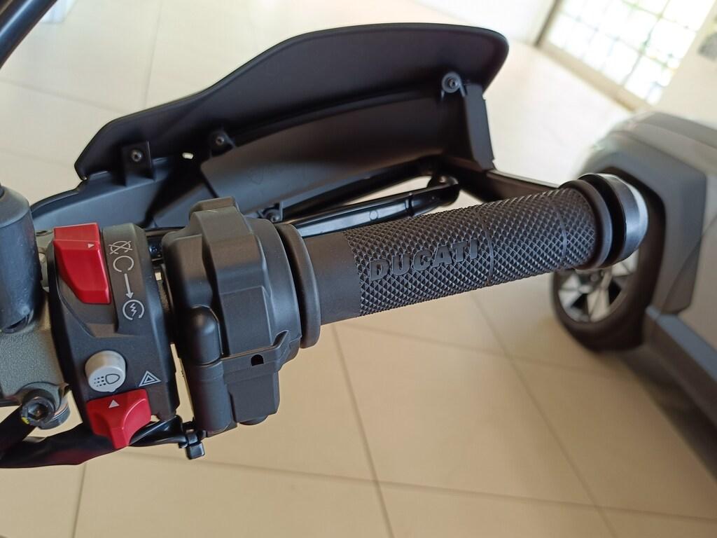 HYPERMOTARD 950