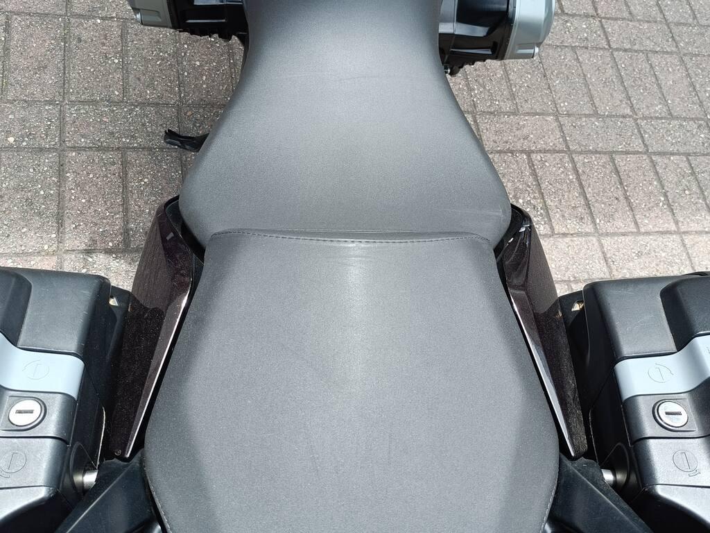 R 1200 R