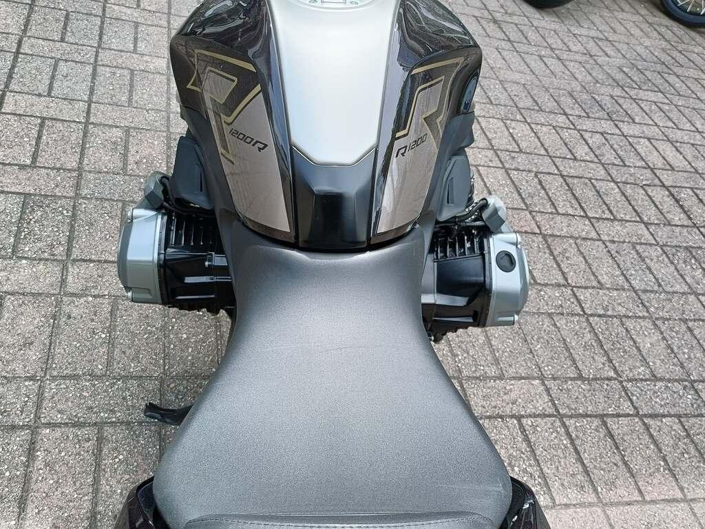 R 1200 R