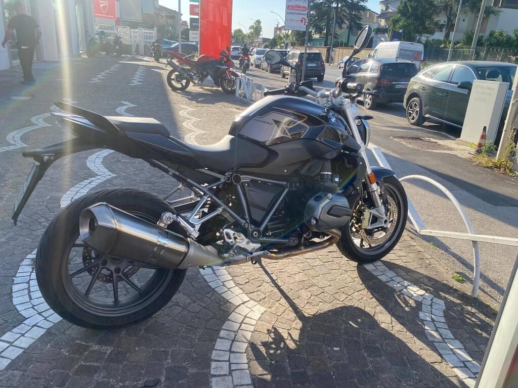 R 1200 R