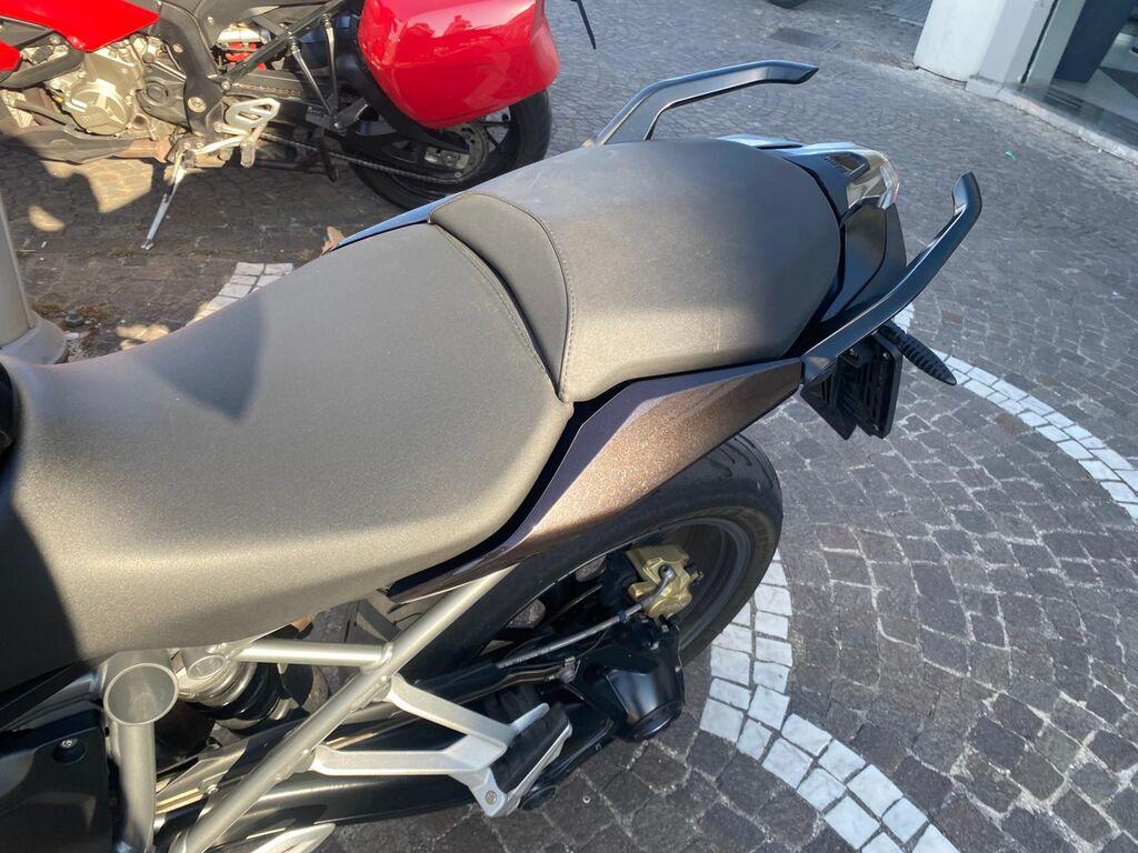 R 1200 R