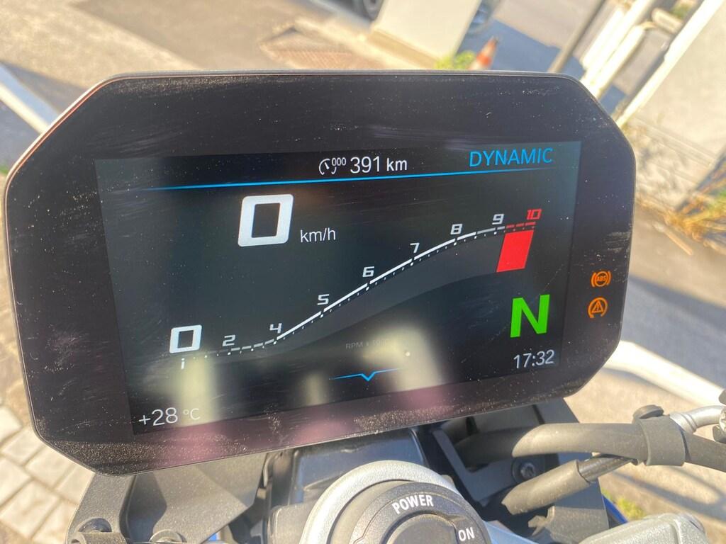 F 900 R