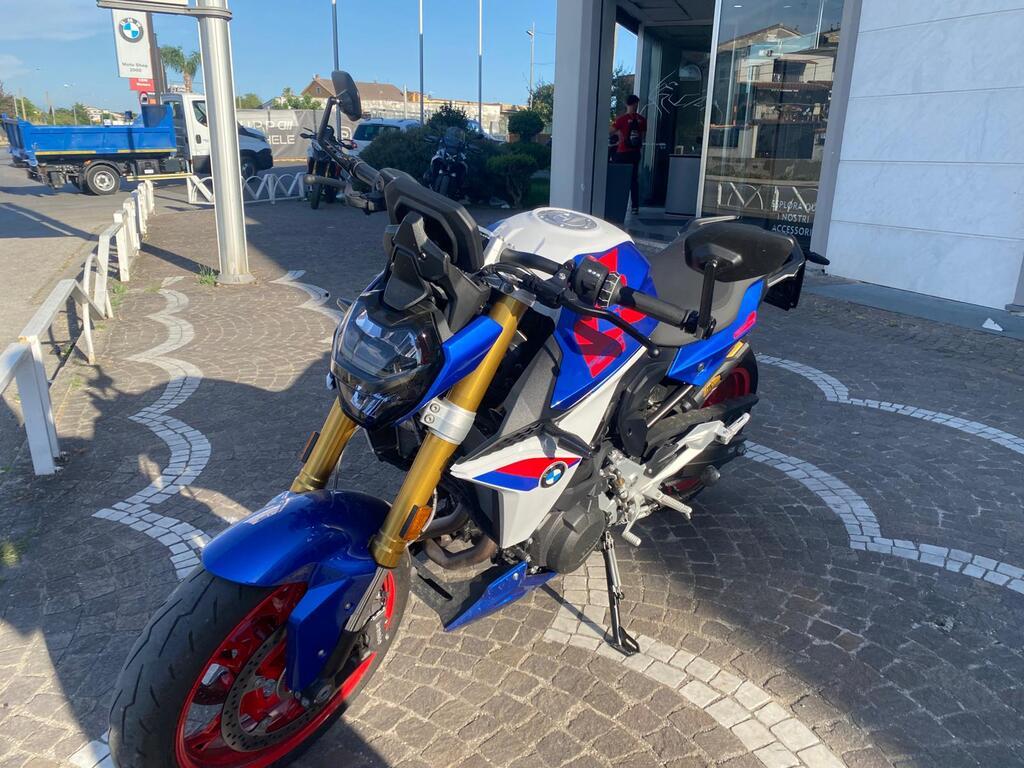 F 900 R