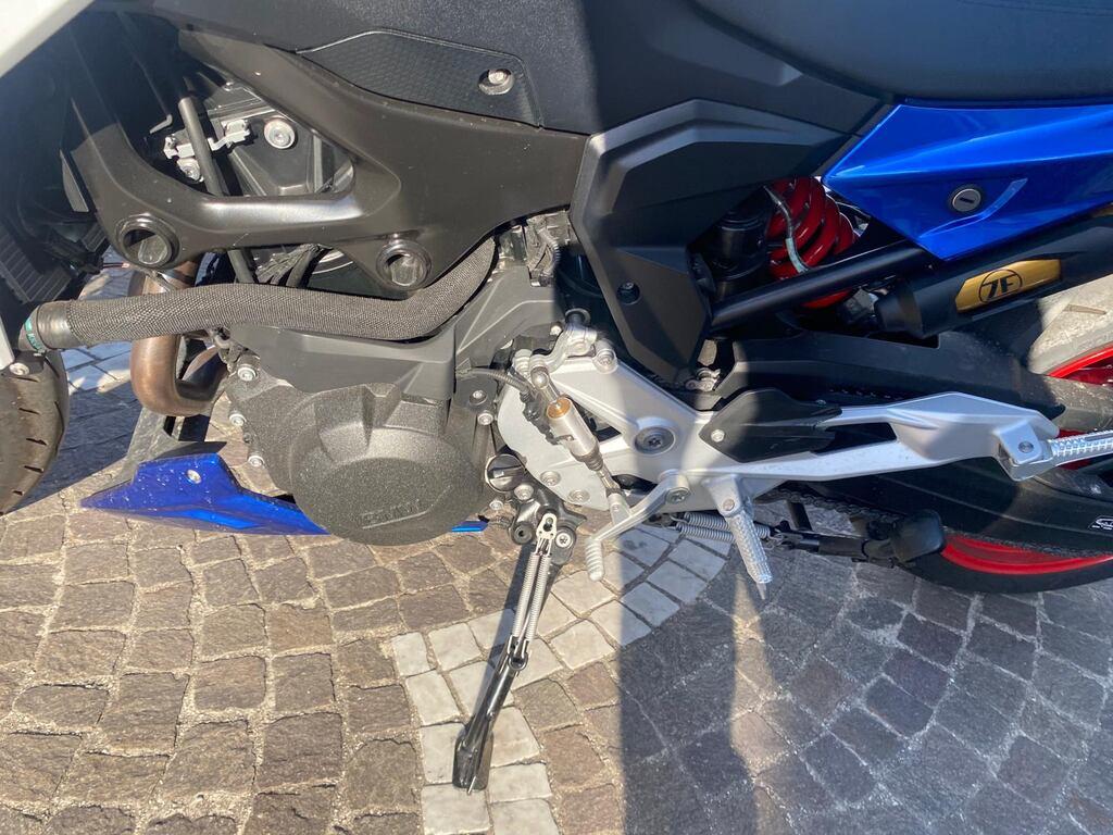 F 900 R
