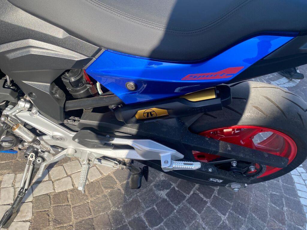 F 900 R