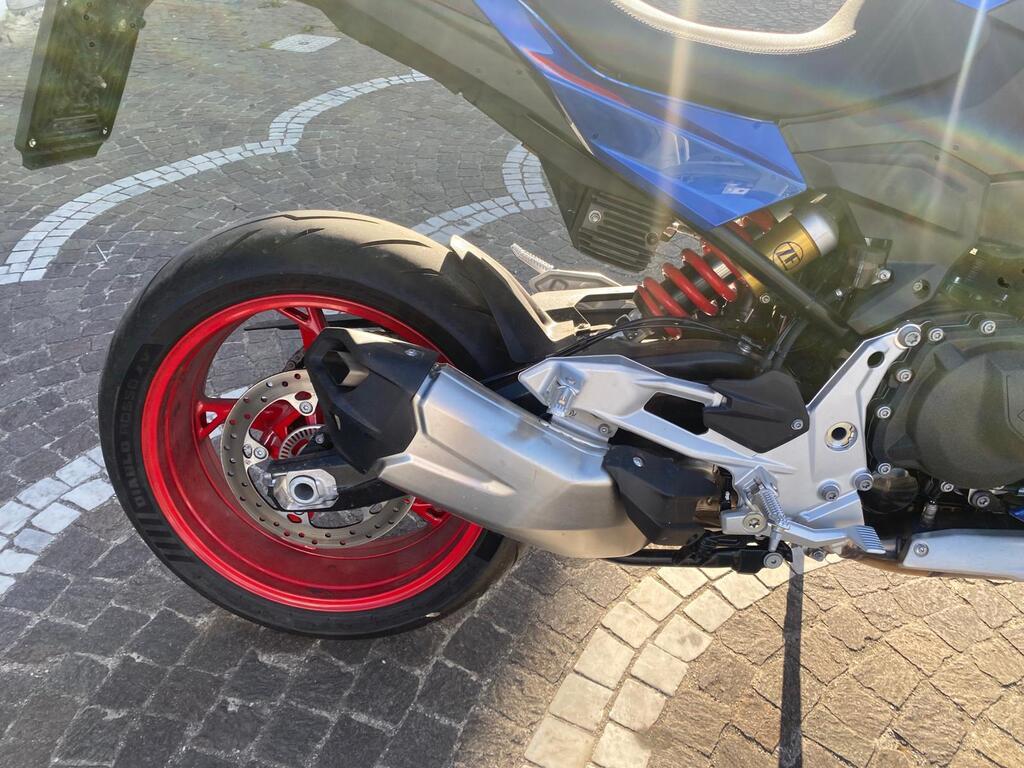 F 900 R