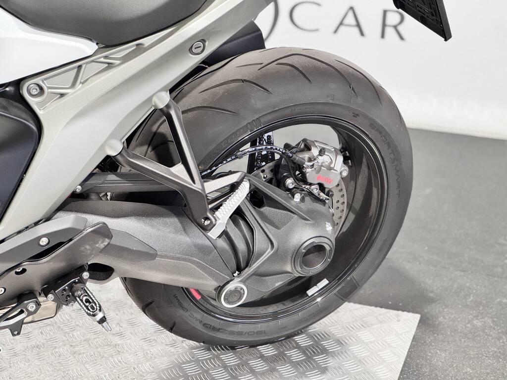 R 1300 R