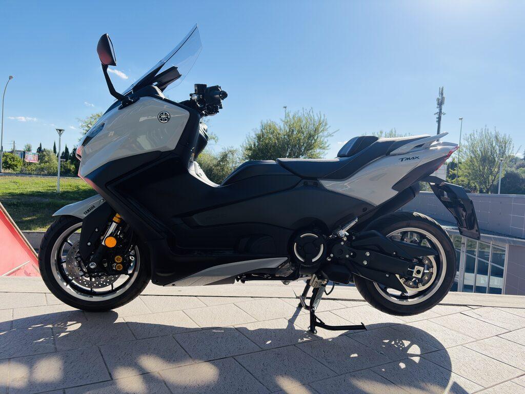 T-MAX 560