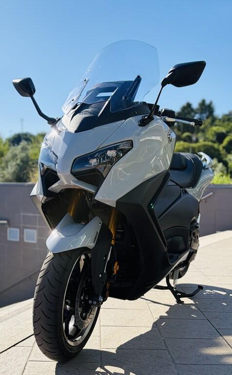 T-MAX 560
