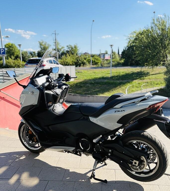 T-MAX 560