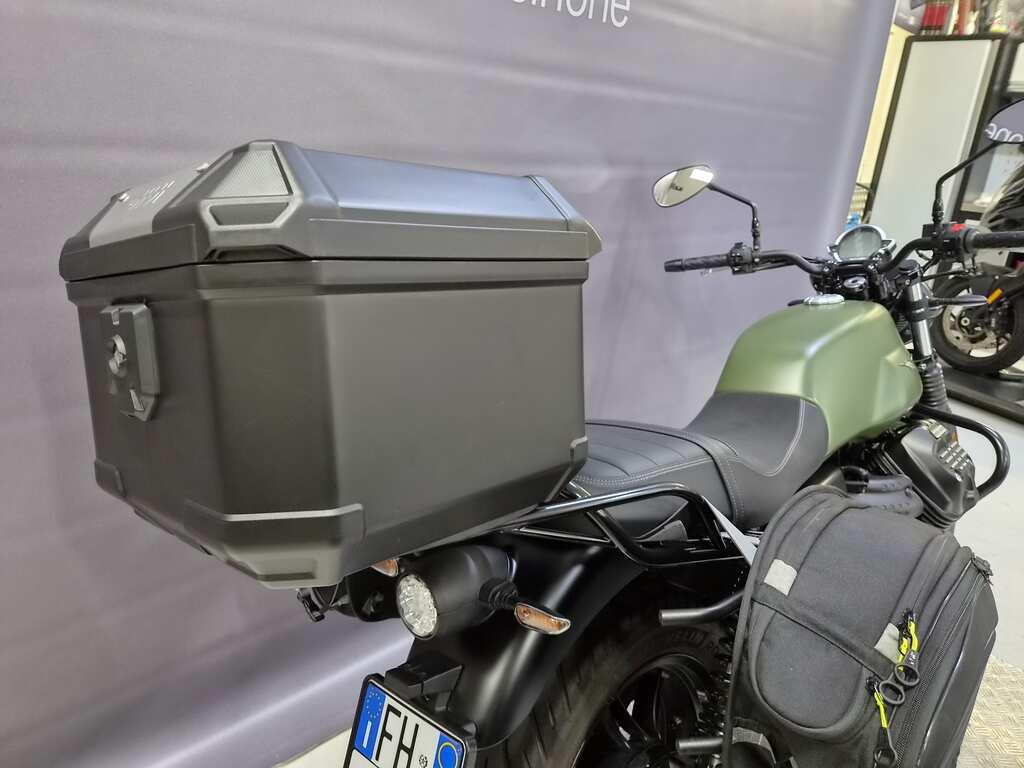 V7 850