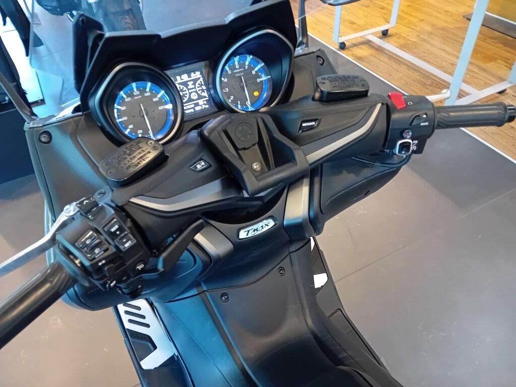 T-MAX 560