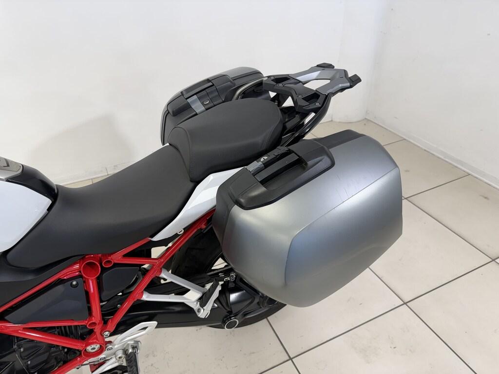 R 1200 R
