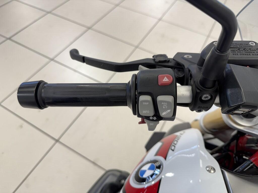 R 1200 R