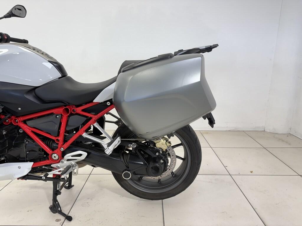 R 1200 R