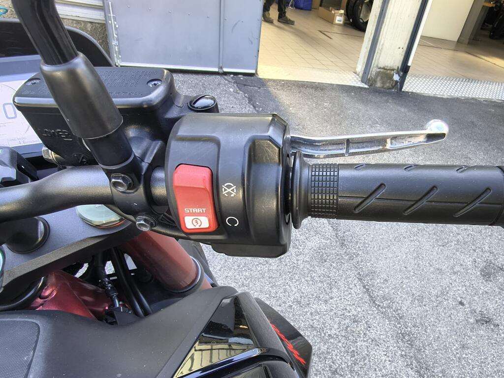 HORNET 750