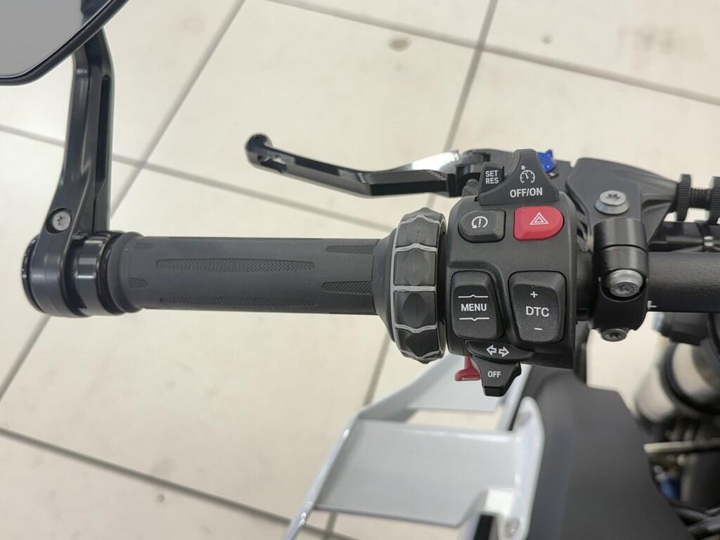 M 1000 R