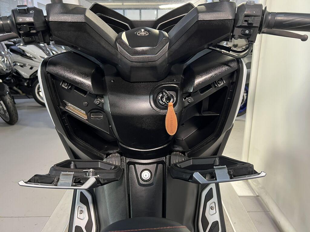 X-MAX 250