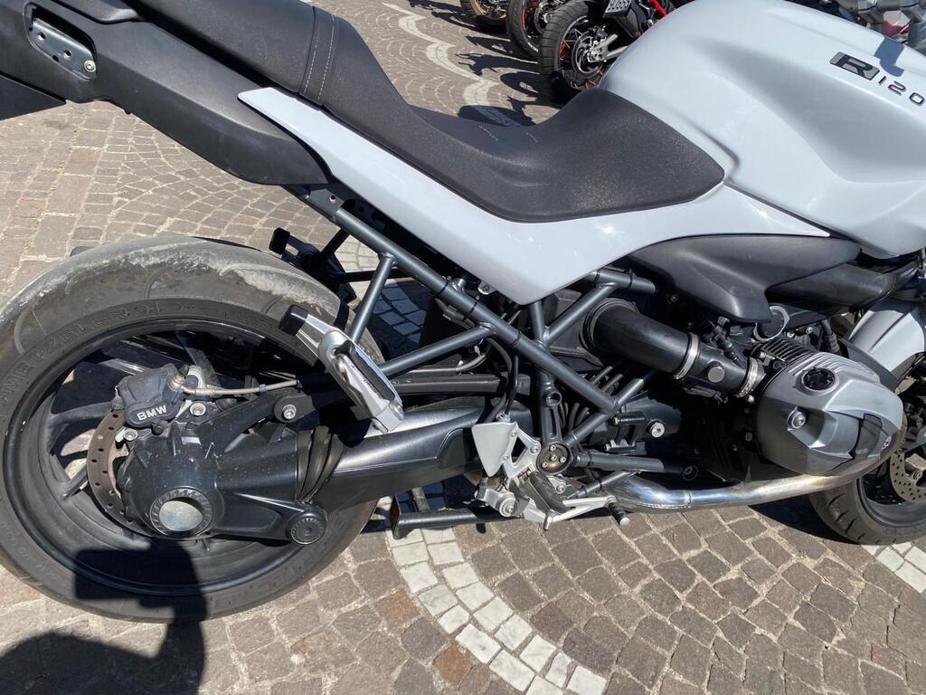 R 1200 R