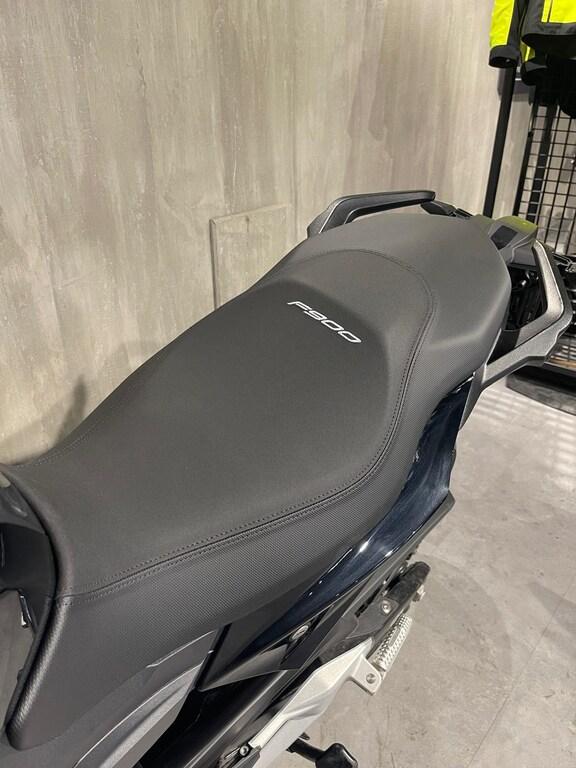 F 900 R