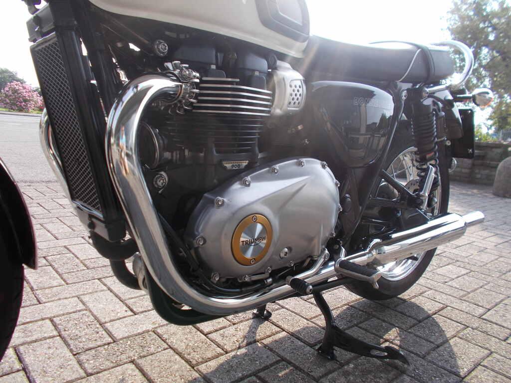 BONNEVILLE 900 T100