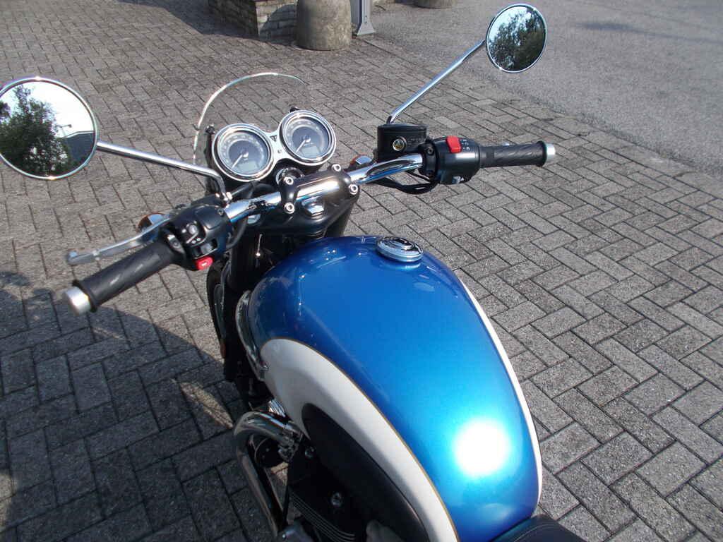 BONNEVILLE 900 T100